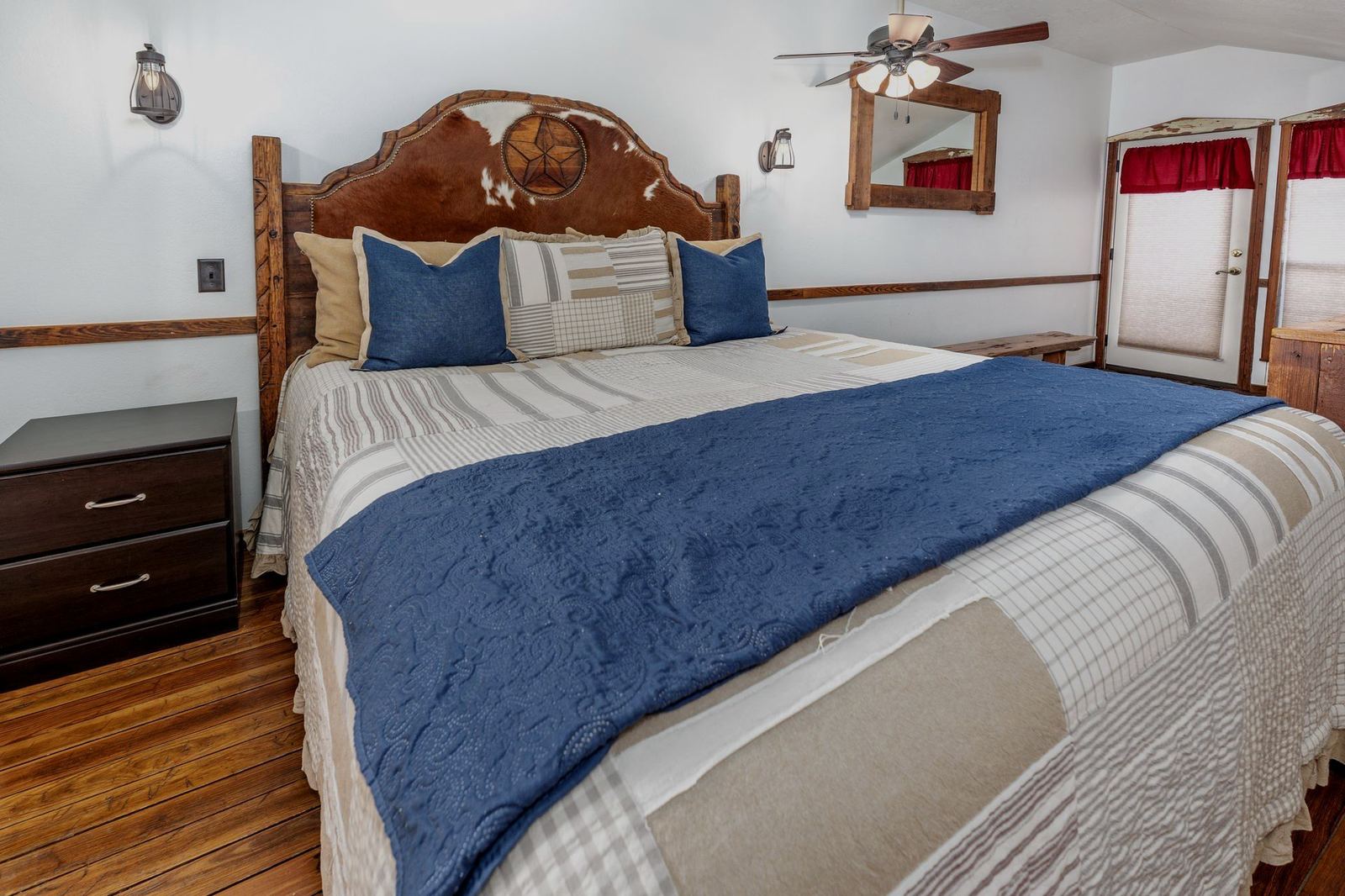 The Mustang Bunkhouse bedroom with king bed